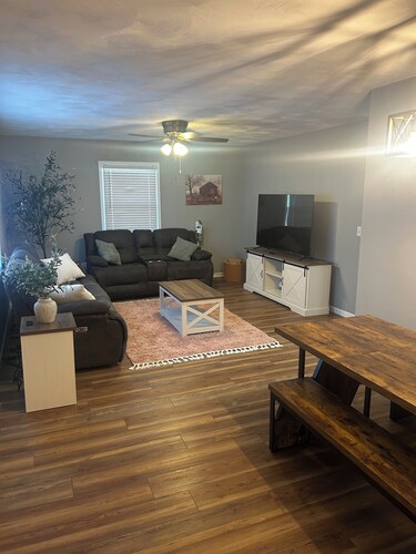 Cozy Dyersville Home Near Feild of Dreams