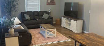 Cozy Dyersville Home Near Feild of Dreams
