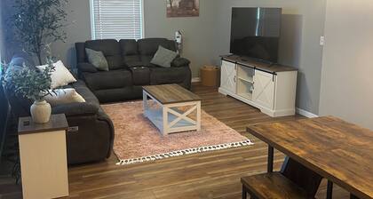 Cozy Dyersville Home Near Feild of Dreams