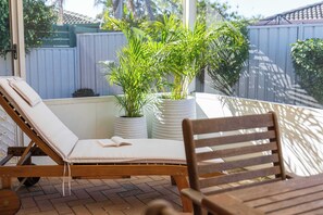 Terrace/patio - Admiral's Haven- Oceanstays- Pet Friendly with a Pool (Yamba)