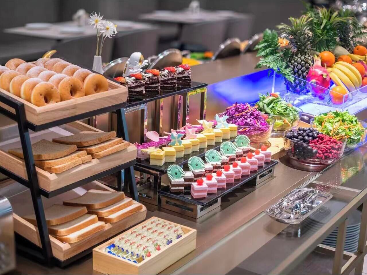 Daily buffet breakfast for a fee