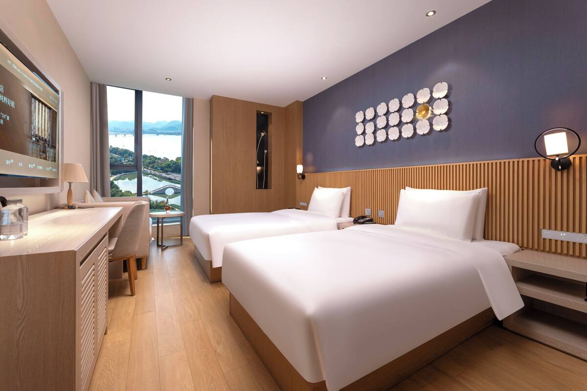 Comfort Twin Room, River View | Street view