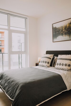 2 bedrooms, iron/ironing board, free WiFi, bed sheets - Beachside Luxury Suite | Pool, hottub, Sleeps 6 (Kelowna)