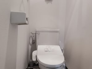 Superior-Apartment, 2 Schlafzimmer, Balkon | Badezimmer | Duschwanne, kostenlose Toilettenartikel, Haartrockner, Handtücher