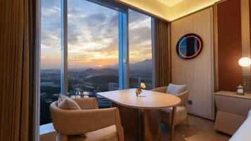 Comfort Double Room, City View | Dining