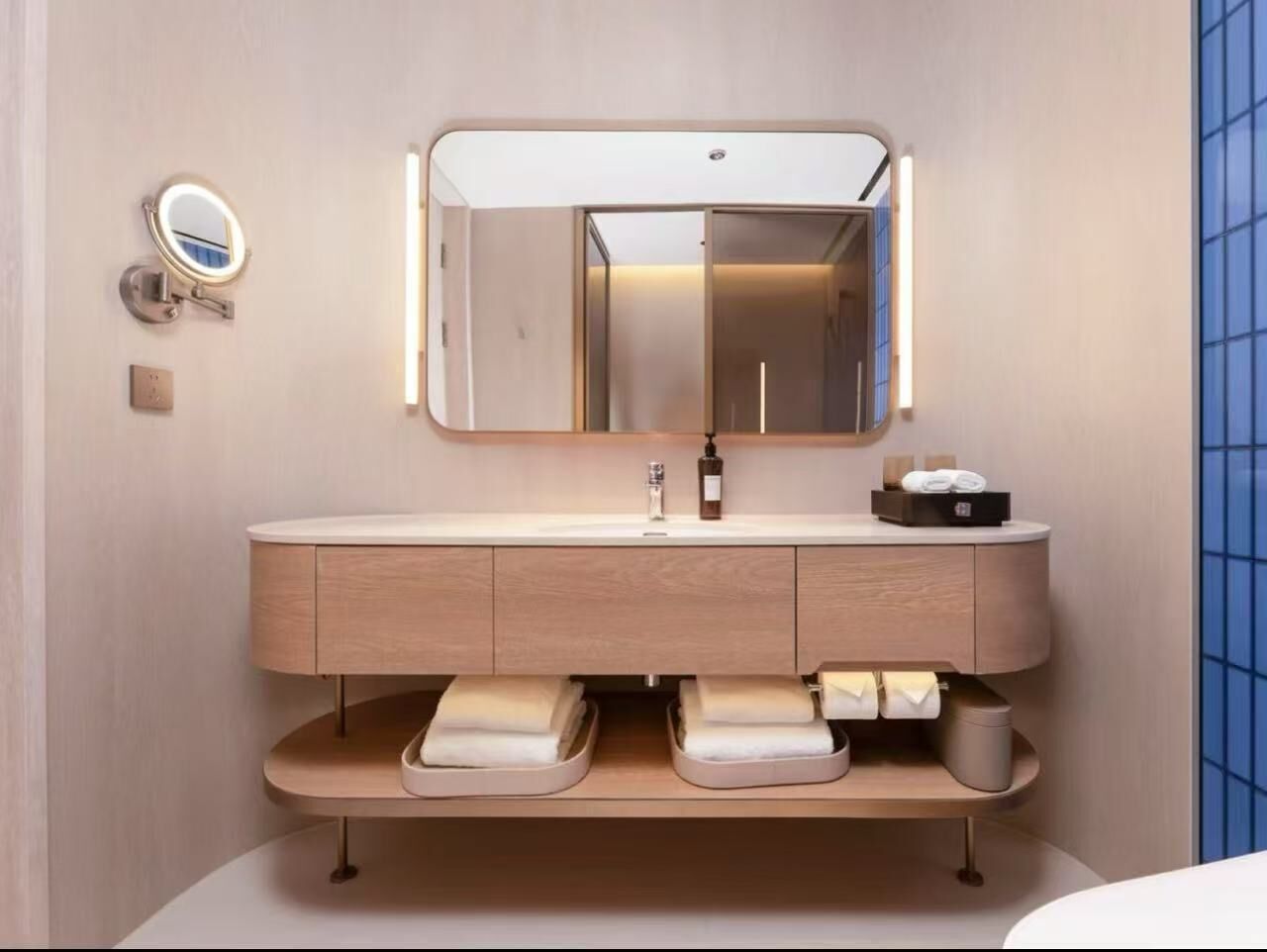 Comfort Double Room, City View | Bathroom | Shampoo, toilet paper