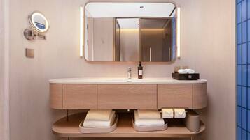 Comfort Double Room, City View | Bathroom | Shampoo, toilet paper
