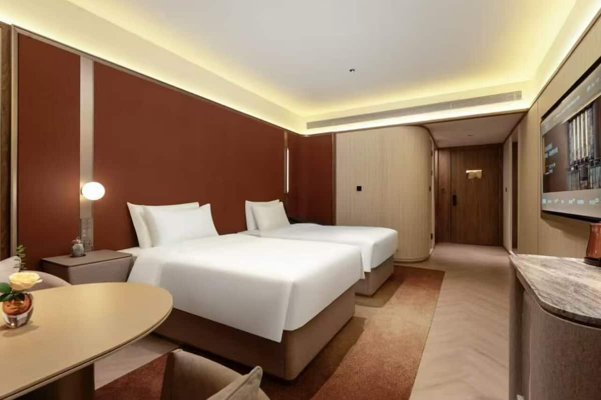 Comfort Double Room, City View | Desk