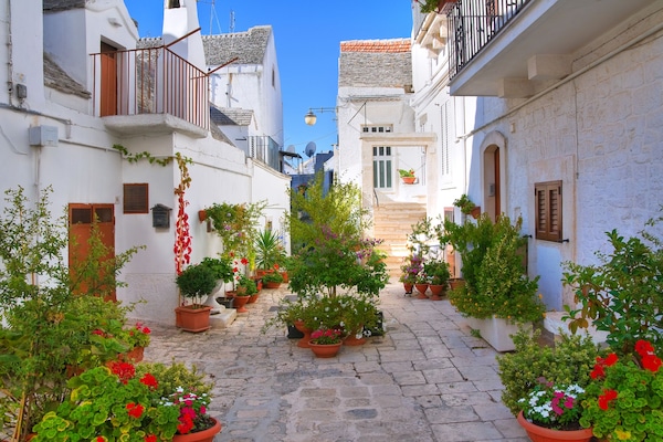 Alleyway in Noci