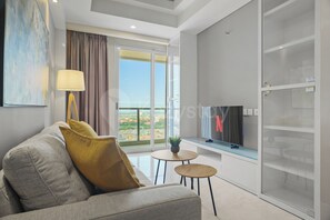 Appartement, 1 slaapkamer, uitzicht op de stad | Woonkamer | Een 43-inch smart-tv met kabelzenders, Netflix en streamingdiensten