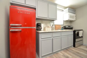 Refrigerador, microondas, parrilla de estufa y lavavajillas 