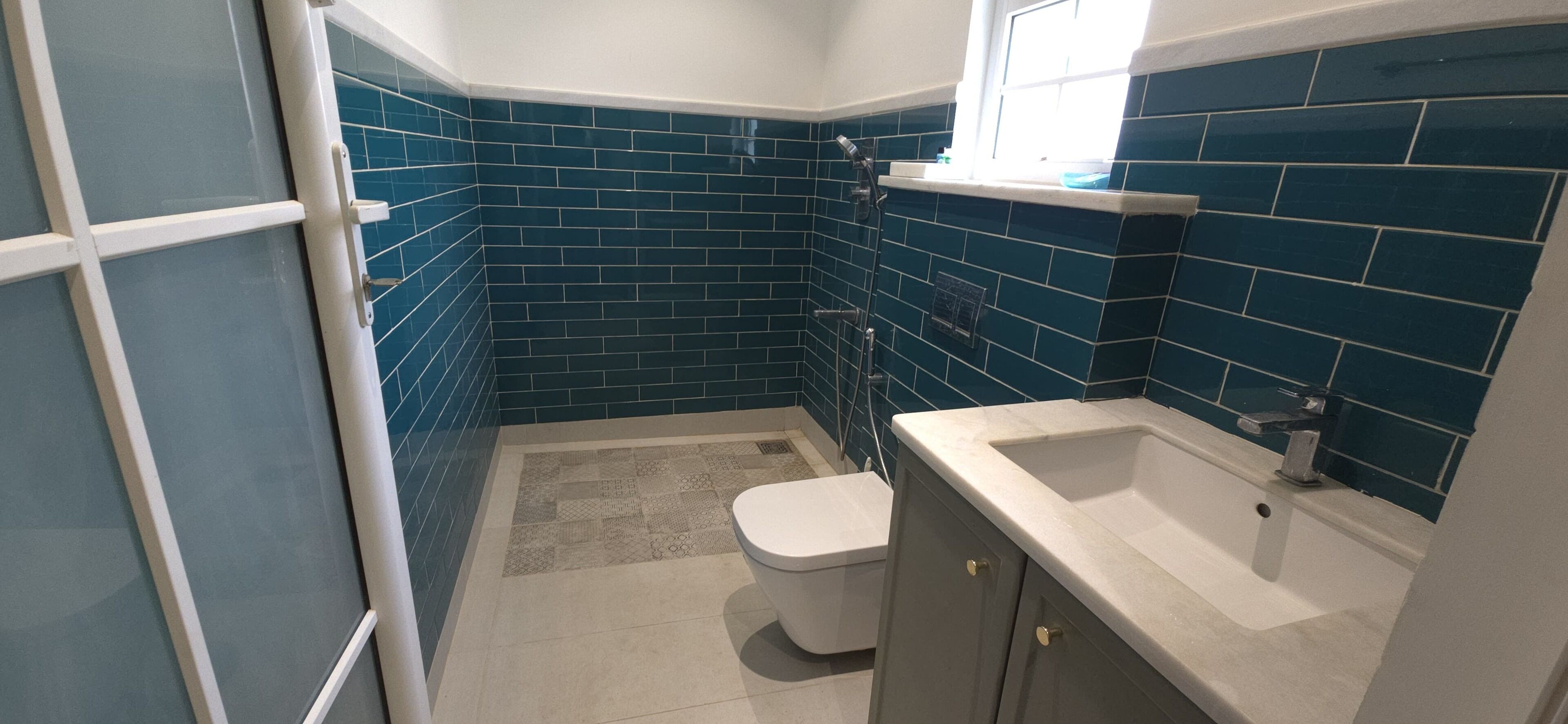 Shower, bidet, towels, soap