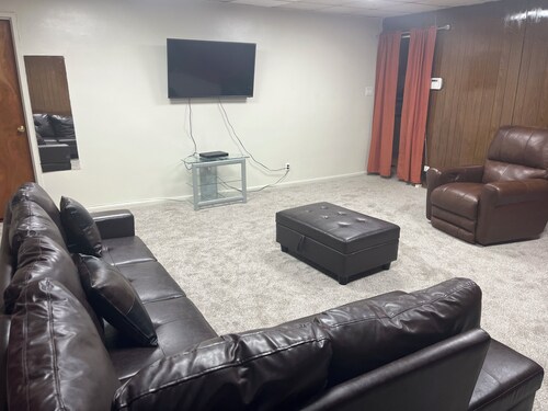 Beautiful Brooklyn Home Spacious Clean & Comfortable