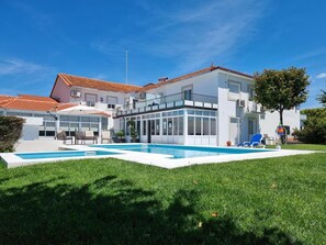 A modern two-story house with a swimming pool, outdoor seating, and a well-maintained lawn. - Hotel Solar Das Laranjeiras (Vale de Cambra)