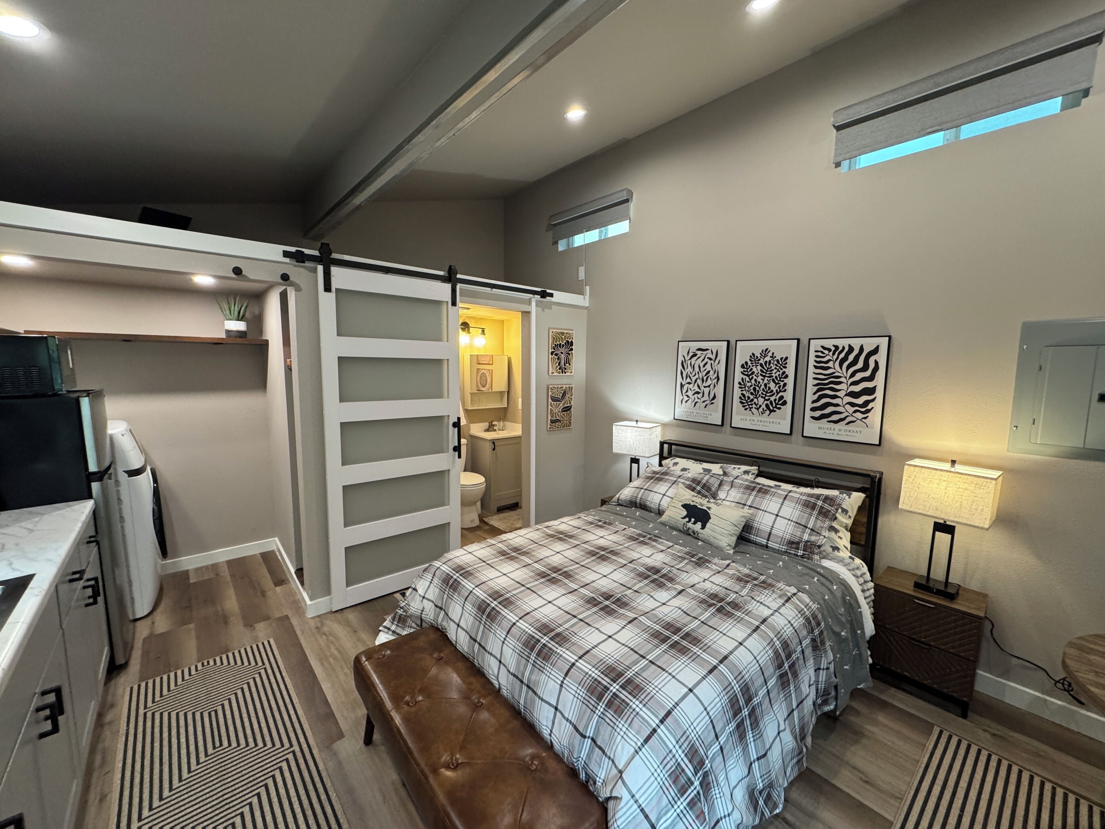 WiFi, bed sheets