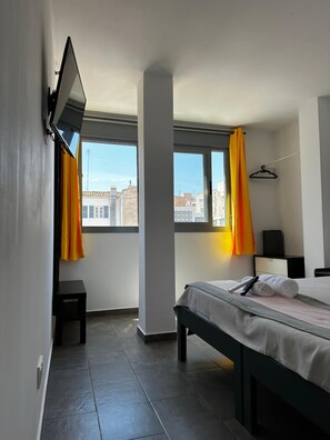 View from property - New Art Hostel Albergue Juvenil (Palma de Mallorca)