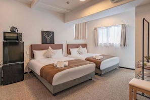 Vierbettzimmer, 2 Doppelbetten, Balkon | Kostenloses WLAN