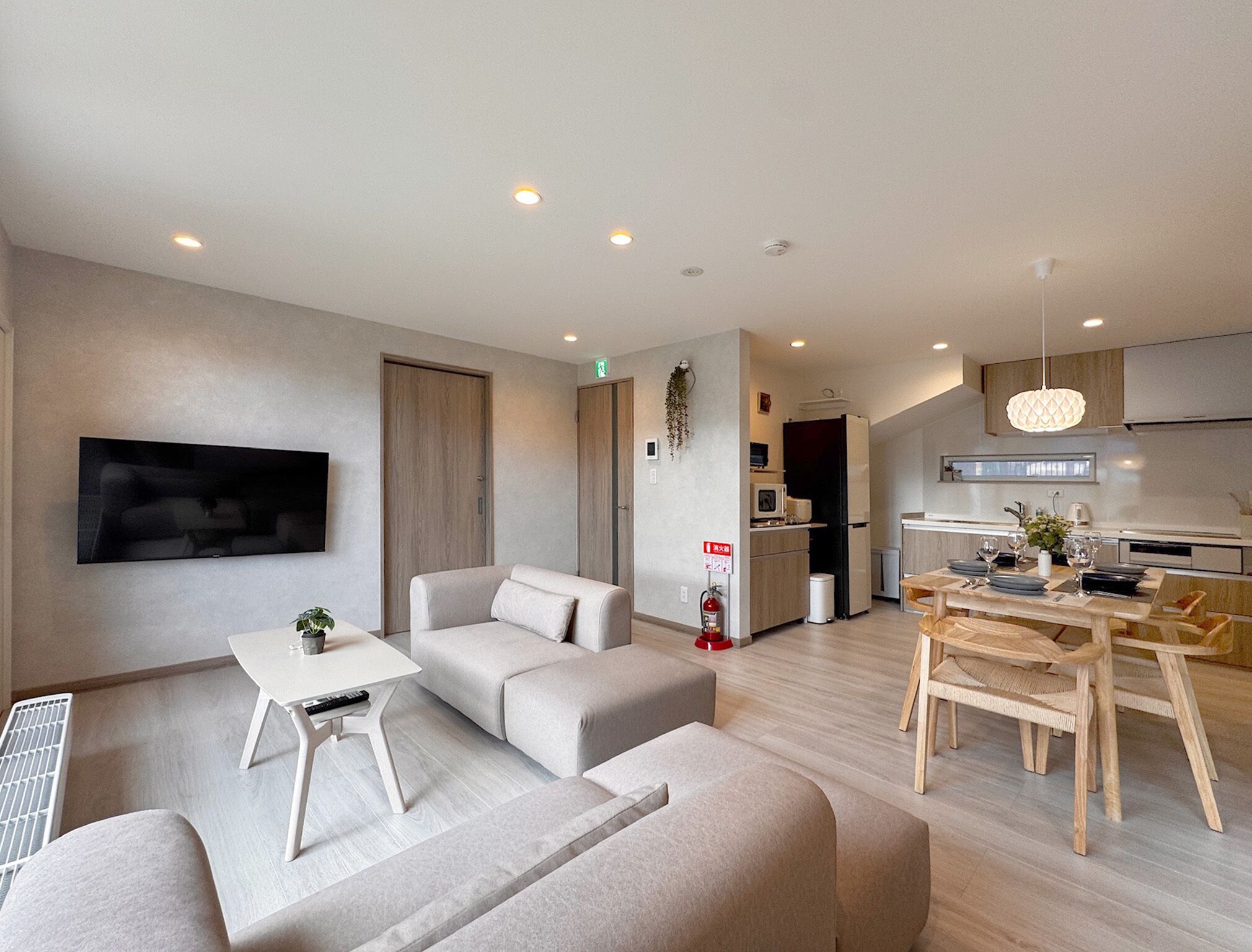Basic House, City View | Living area