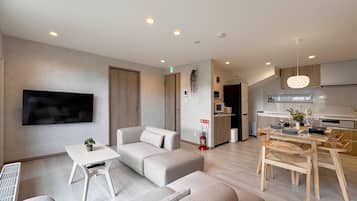 Basic House, City View | Living area
