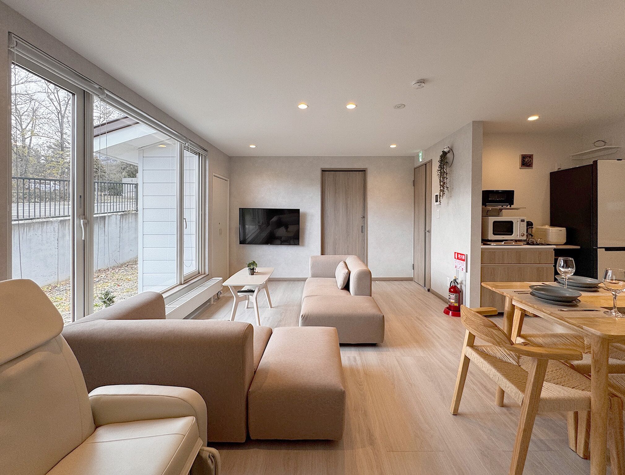 Basic House, City View | Living area