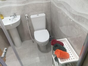 A bathroom with a toilet, sink, and a shower area. - Lisbon Hostel Terminal 4 (Lisbon)