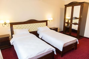 View from property - Hotel Dallas (Negrești-Oaș)