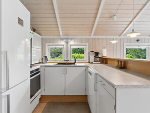 Kühlschrank, Geschirrspüler, Kochgeschirr/Geschirr/Besteck