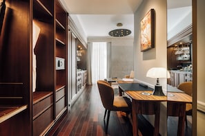 Room - Mythic Sana Downtown Suites (Lisbon)