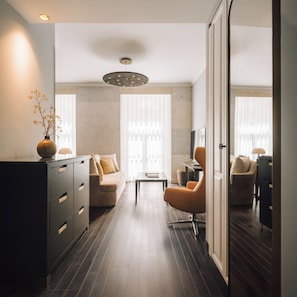 Room - Mythic Sana Downtown Suites (Lisbon)