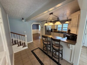 Coffee/tea maker, fridge, microwave, oven - Relaxing 4-bedroom home with in ground pool in Russellville (Russellville)