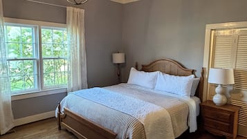 4 bedrooms, iron/ironing board, WiFi (free), bed sheets