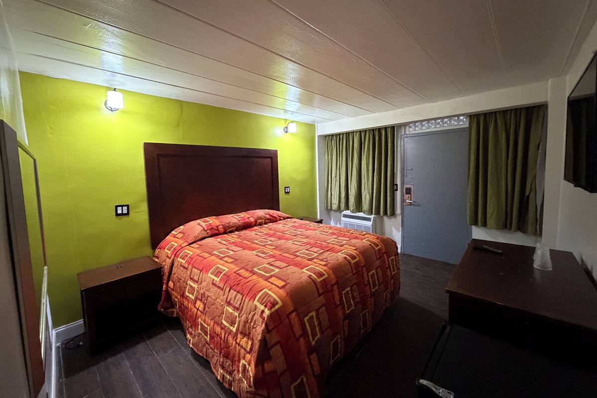 Single Room | Free WiFi