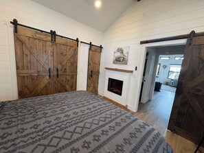 Room - Cozy 1-bedroom cabin (Vida)