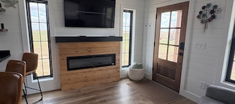 Cozy 1-bedroom cabin