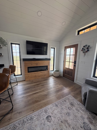 Cozy 1-bedroom cabin