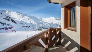 Property grounds - sumptueux apartment. 6 people 35m², south-facing, renovated in 2024! (VAL THORENS)