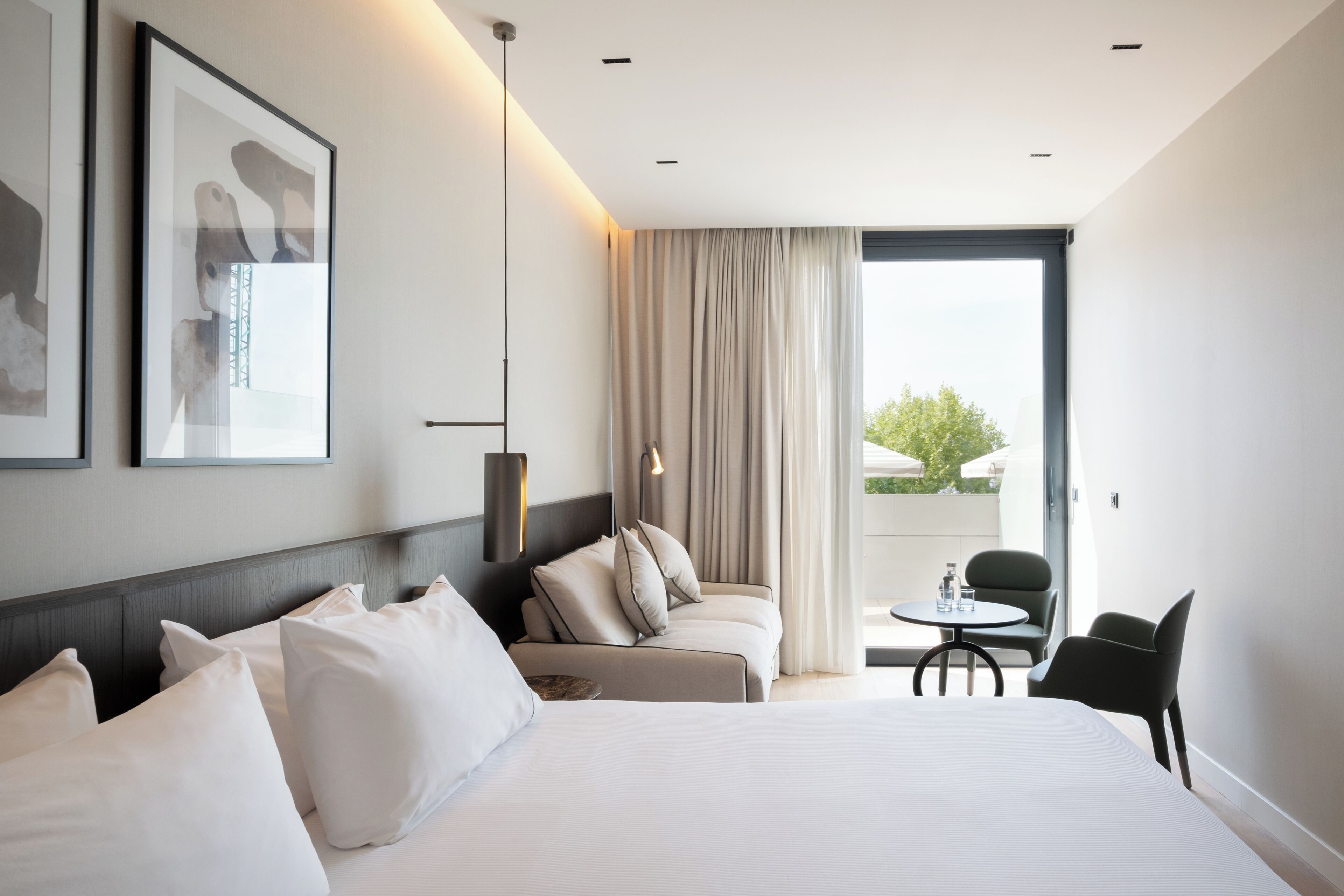 Deluxe Twin Room (Balcón,Vistas) | Minibar, in-room safe, laptop workspace, blackout curtains