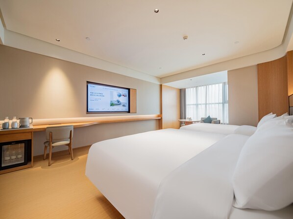 A hotel room with a large bed, a desk with a computer, and a television mounted on the wall. - JI Hotel Xian National Supercomputing Center East (Xi'an)