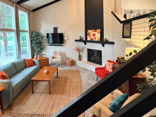 Unwind at CDA Hideaway in Fernan Lake Village