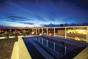 Pool - Perfect for Travelers Seeking Beach Bliss |0.6 Miles to Vilas do Atlântico Beach (Bahia)