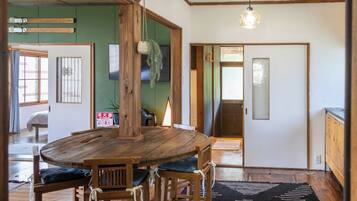 Basic House, 3 Bedrooms, City View | Dining