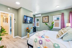 2 Schlafzimmer, Schreibtisch, Bügeleisen/Bügelbrett, WLAN