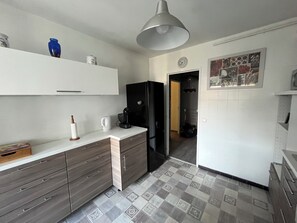 Interior - A 15-minute walk from downtown, spacious apartment with parking and green spaces (Aix-en-Provence)