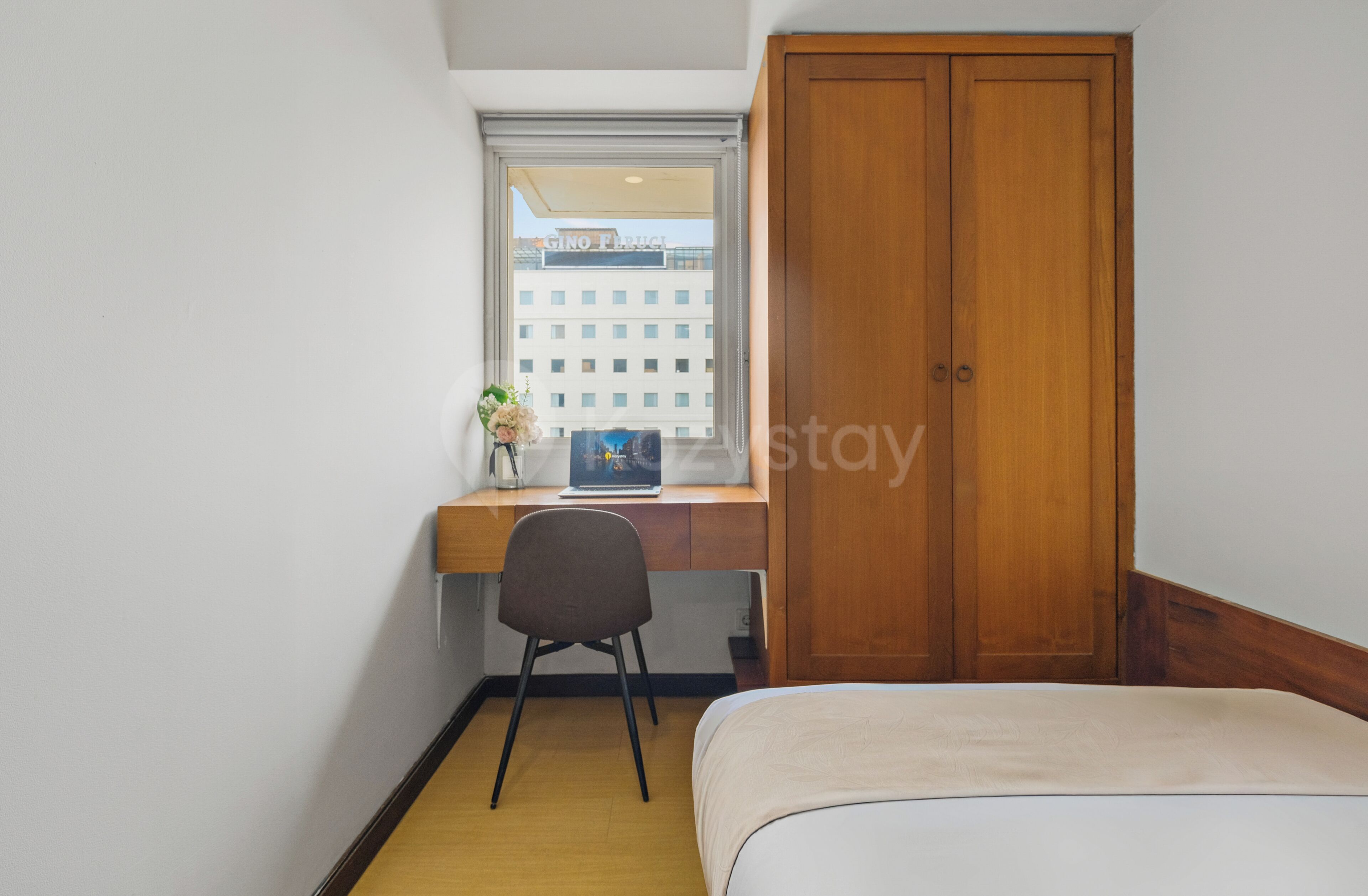 Apartamento, 2 habitaciones, vistas a la ciudad | Escritorio y espacio para trabajar con un portátil
