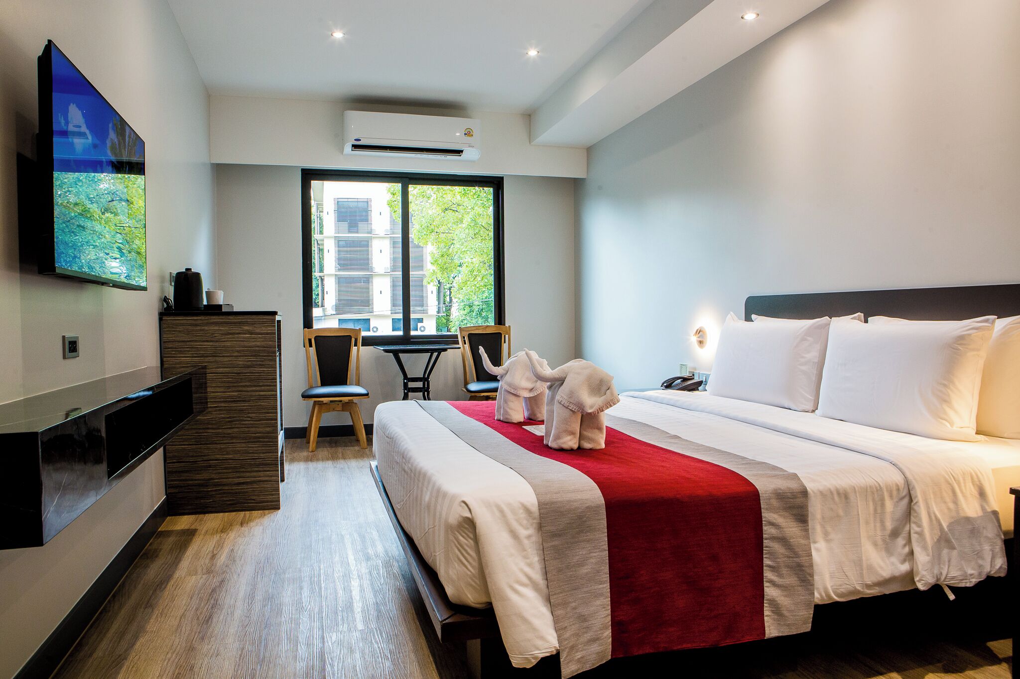 Standard Room, 1 King Bed, City View | In-room safe, desk, laptop workspace, free WiFi