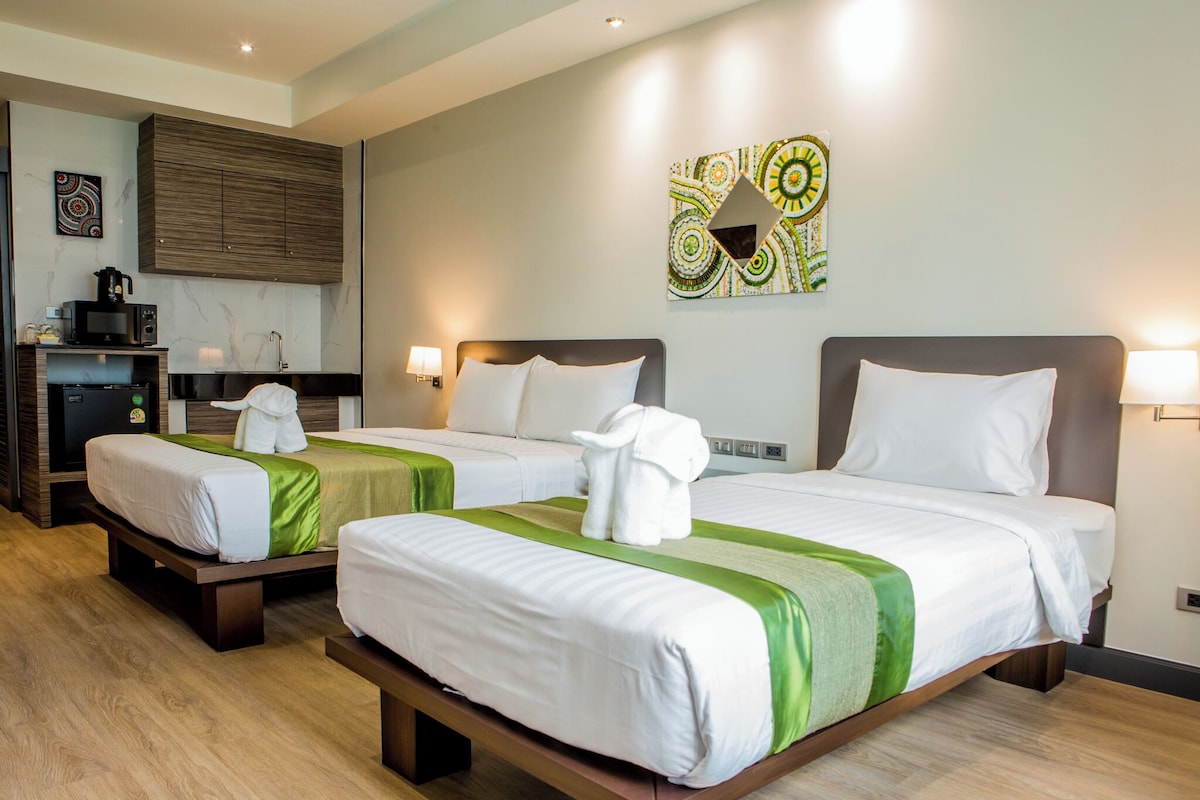 In-room safe, desk, laptop workspace, free WiFi