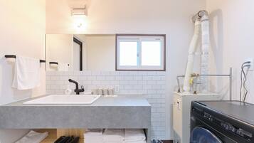 Casa básica, 3 habitaciones, vistas a la ciudad | Baño