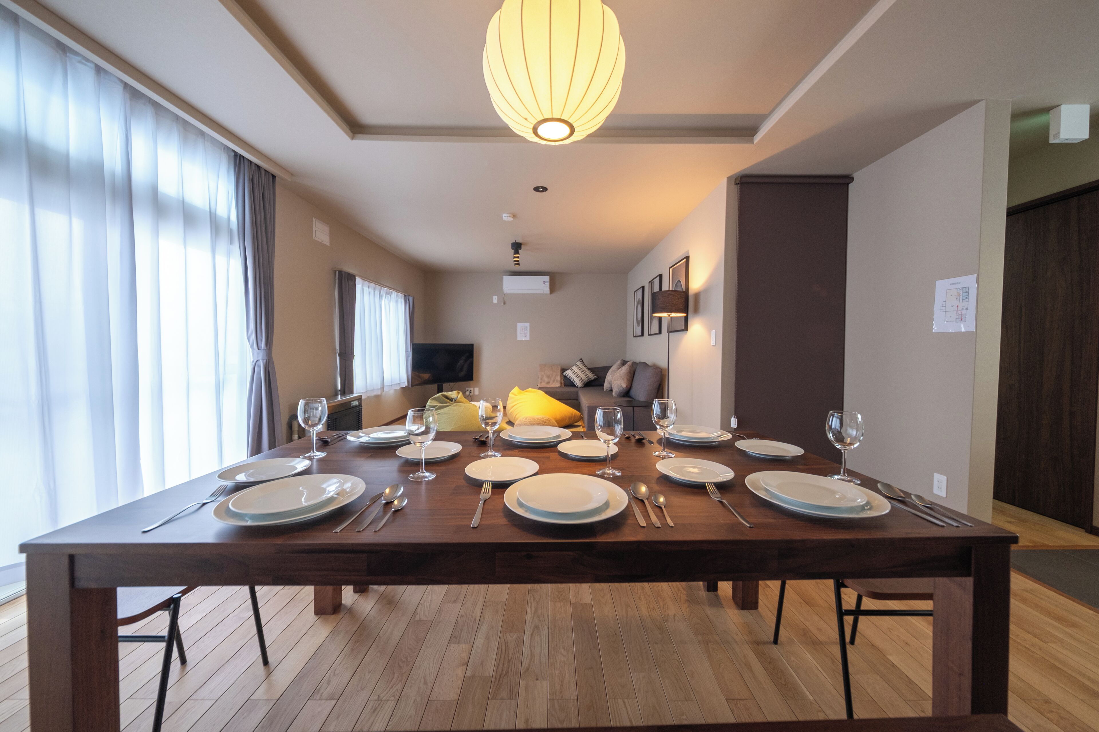 Basic-hus - 3 soveværelser - byudsigt | Spiseområde