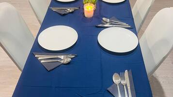 Comfort tweepersoonskamer, uitzicht op tuin | Dineren