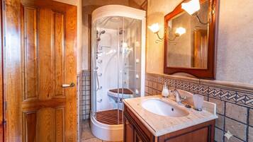 Superior Double Room, City View | Bathroom